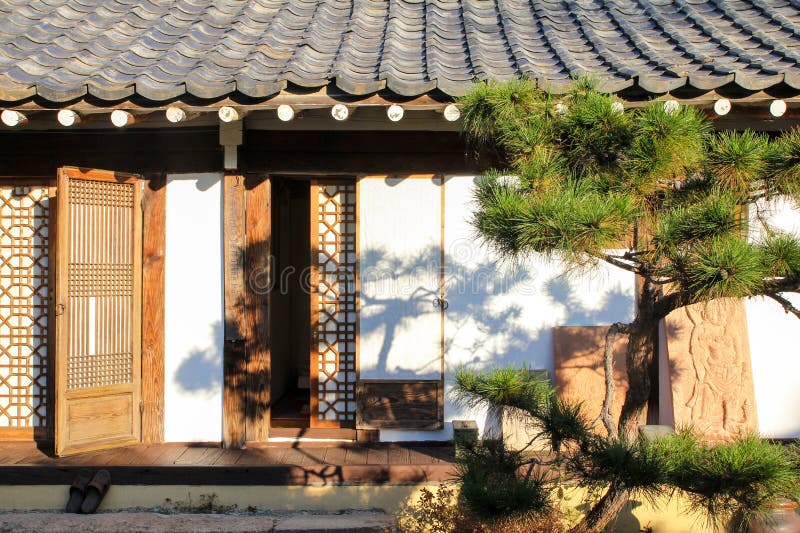 Camera tradizionale di Hanok del Coreano fotografia stock libera da diritti Camera tradizionale di Hanok del Coreano fotografia stock libera da diritti