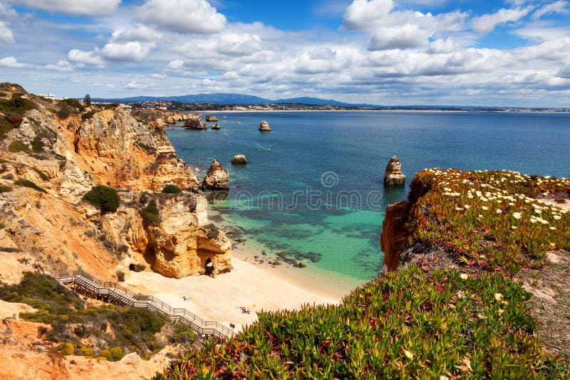 Camilo wyrzucać na brzeg Praia robi Camilo blisko Lagos, Algarve, Portugalia obrazy royalty free Camilo wyrzucać na brzeg Praia robi Camilo blisko Lagos, Algarve, Portugalia obrazy royalty free