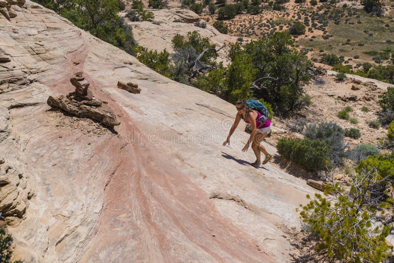 Caminhante em Canyonlands foto de stock Caminhante em Canyonlands foto de stock