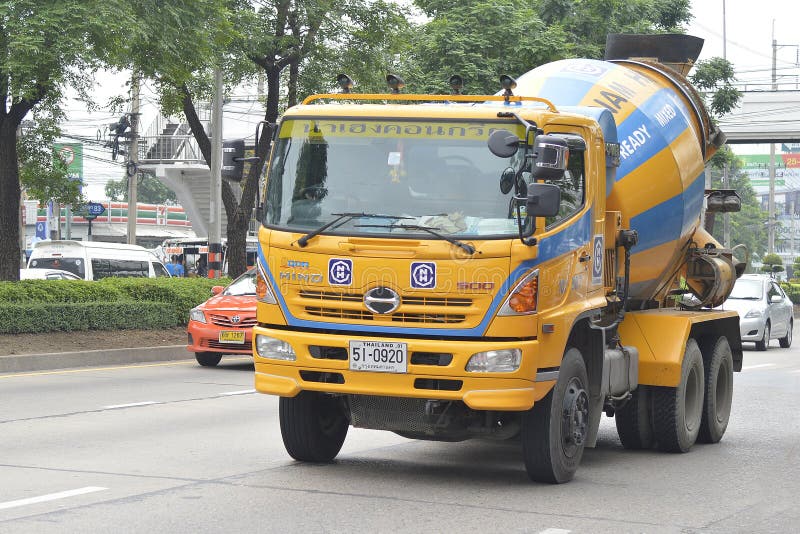 Camião de cimento HINO fotos de stock royalty free