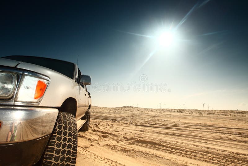 Caminhão do deserto imagens de stock royalty free Caminhão do deserto imagens de stock royalty free