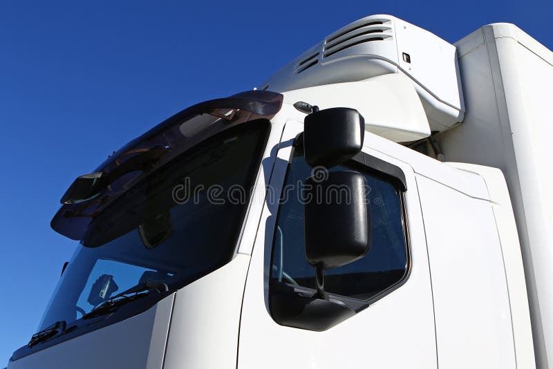 Camion blanc de semi-remorque image stock Camion blanc de semi-remorque image stock