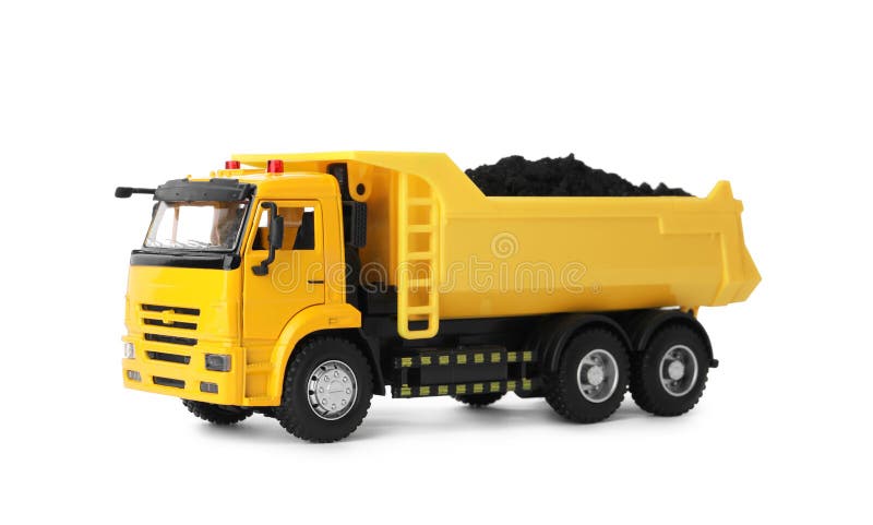 Camion cu vârf de jucărie galben cu cărbune izolat pe alb royalty free stock image