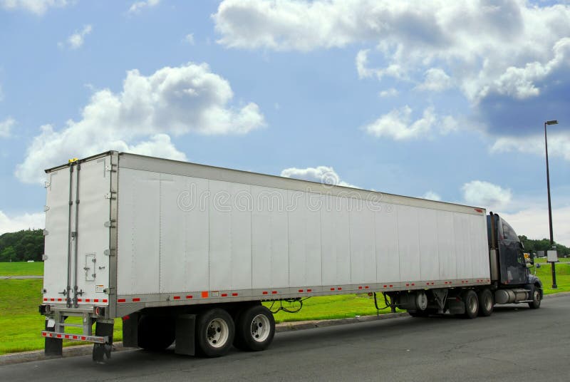 Camion de dix-huit rouleurs image stock Camion de dix-huit rouleurs image stock