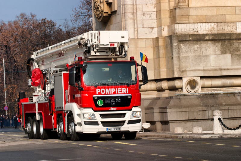 Autocarro dei pompieri alla parata del 1° dicembre immagine stock