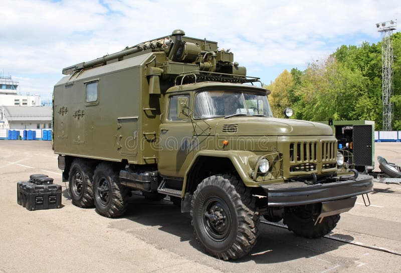 Camion militaire russe image stock. Image du capot, camion 100946401