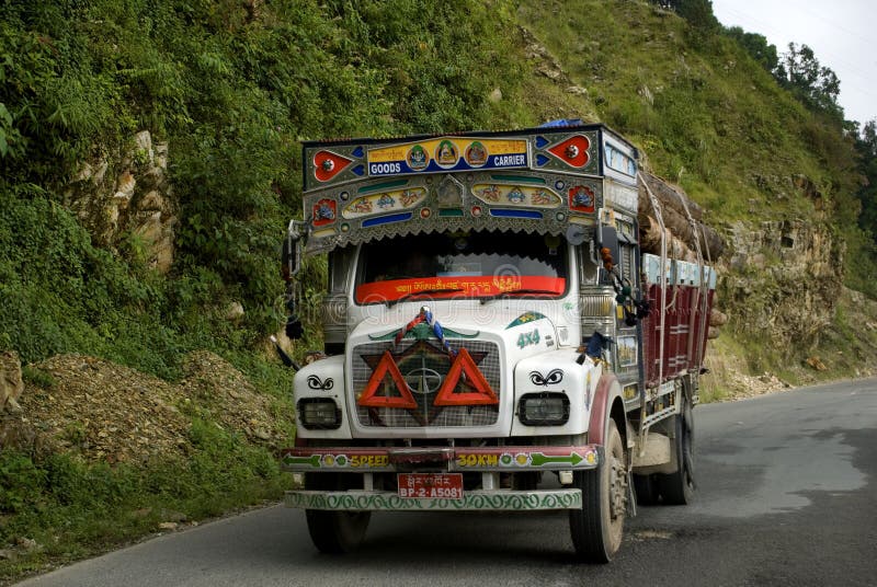 Camion sur la route, Bhoutan images libres de droits