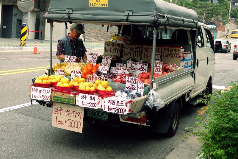 Camion Séoul, Corée du Sud de fruit photographie stock libre de droits Camion Séoul, Corée du Sud de fruit photographie stock libre de droits