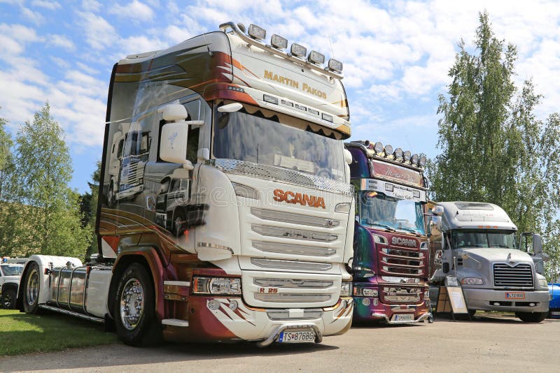 Camiones estupendos de Scania de Martin Pakos en una demostración foto de archivo libre de regalías Camiones estupendos de Scania de Martin Pakos en una demostración foto de archivo libre de regalías