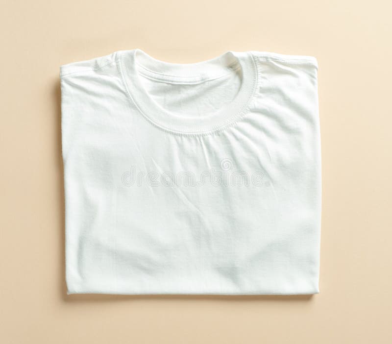 Camisa dobrada branco de t