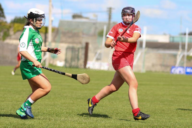 Camogie Junior Championship Semi Final - Limerick versus Cork royalty-vrije stock foto Camogie Junior Championship Semi Final - Limerick versus Cork royalty-vrije stock foto