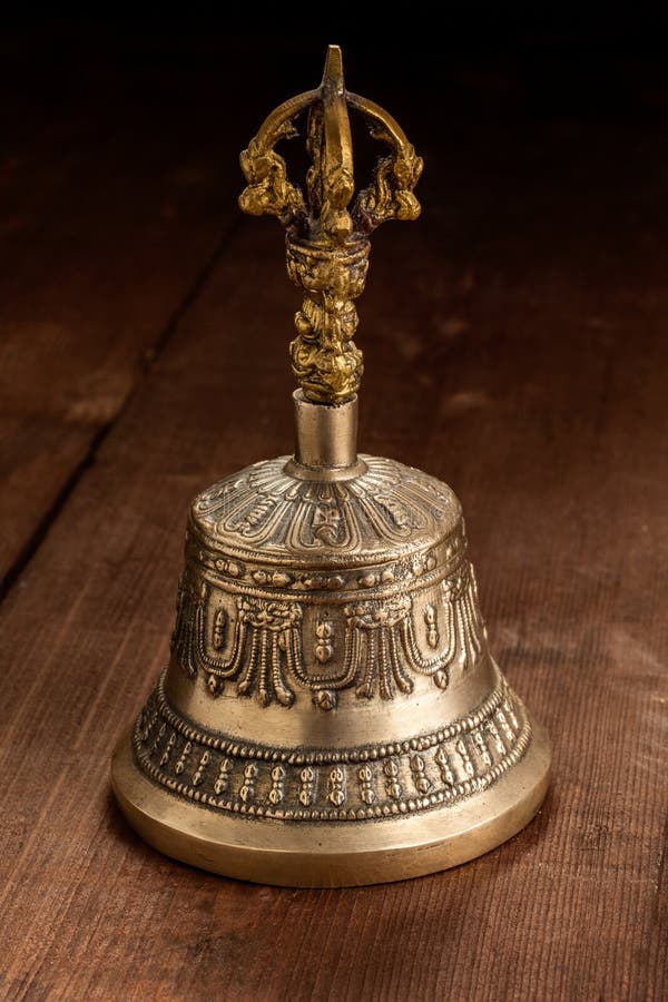 Campana religiosa cerimoniale buddista tibetana fotografia stock libera da diritti Campana religiosa cerimoniale buddista tibetana fotografia stock libera da diritti