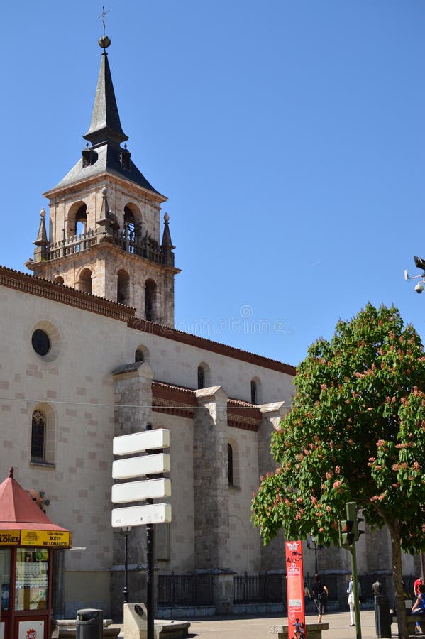 Campanario de Alcala De Henares Cathedral Historia del viaje de la arquitectura fotografía de archivo libre de regalías Campanario de Alcala De Henares Cathedral Historia del viaje de la arquitectura fotografía de archivo libre de regalías