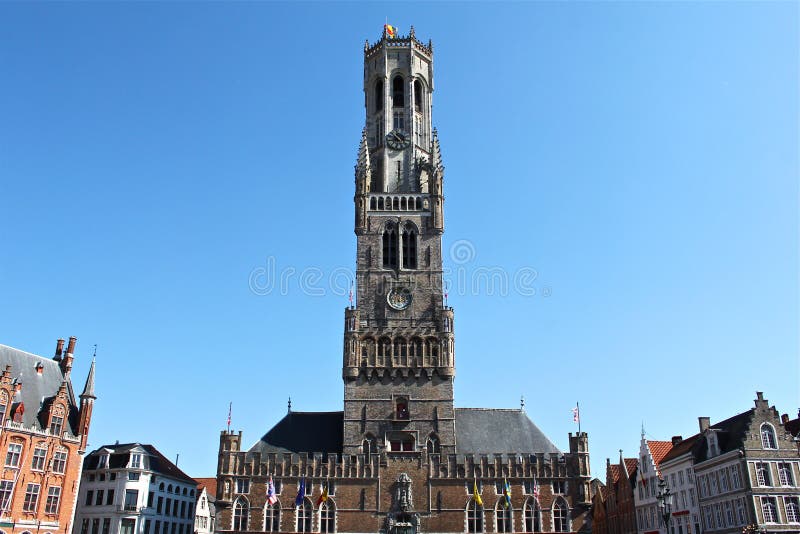 Campanario de una iglesia de Brujas en Bélgica