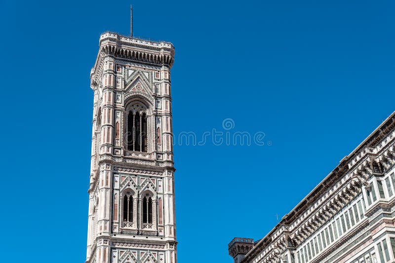 Campanile de Giotto par jour ensoleillé d'été à Florence photos stock Campanile de Giotto par jour ensoleillé d'été à Florence photos stock