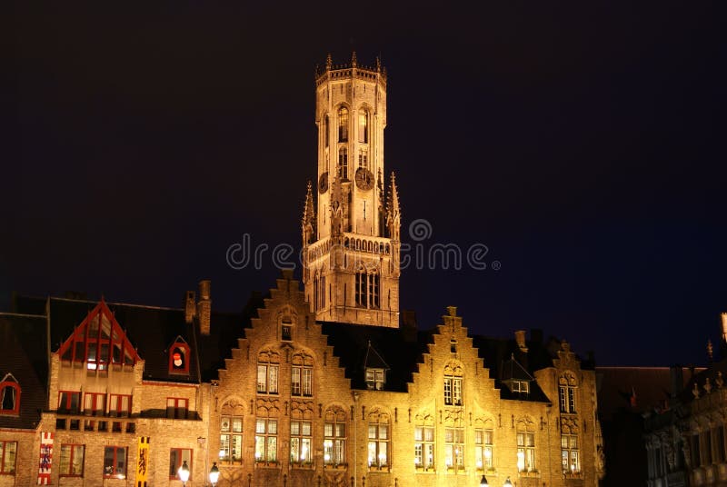 Campanile di Bruges alla notte