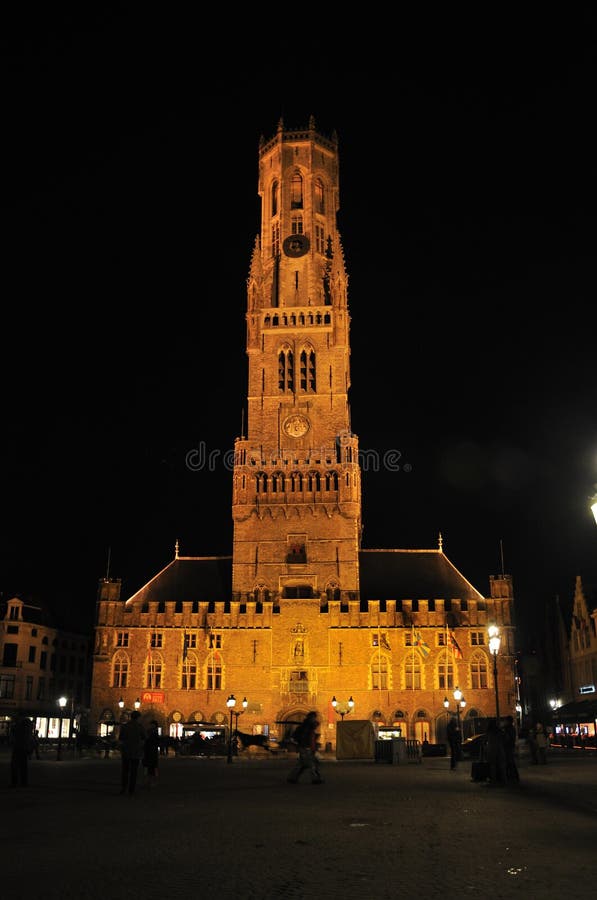 Campanile di Bruges alla notte