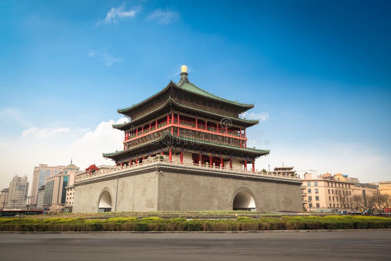 Campanile di Xian nel centro della città antica fotografia stock Campanile di Xian nel centro della città antica fotografia stock