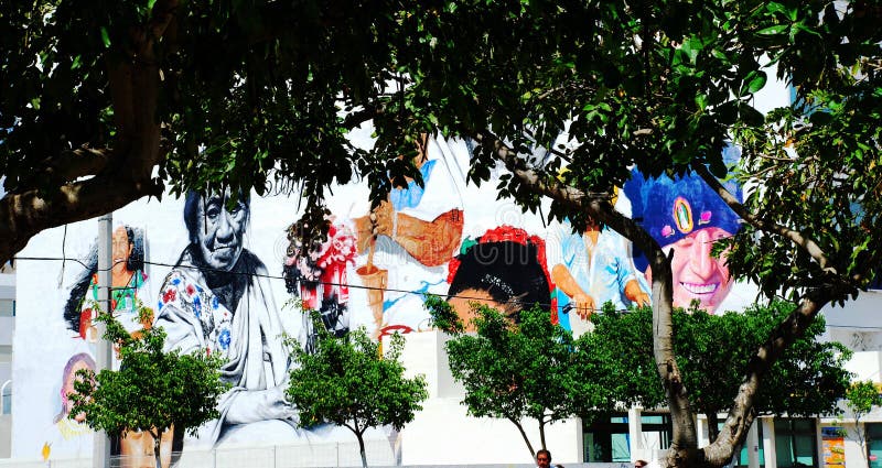 Campeches belleza costera plazas históricas catedral torres y colorido arte callejero en México. fotografía de archivo libre de regalías
