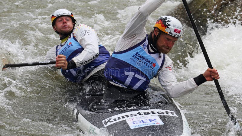 Campeonato europeu do slalom ICF da canoa - David Schroeder e Nico Bettge (Alemanha)