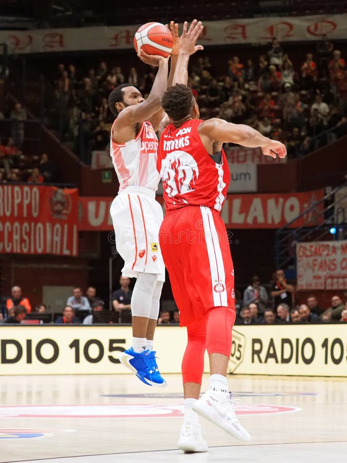 Basquete Italiano a Serie Campeonato DolðEnergia Basket Trentino Vs Vanoli  Basket Cremona Imagem Editorial - Imagem de ethan, cesta: 164138505