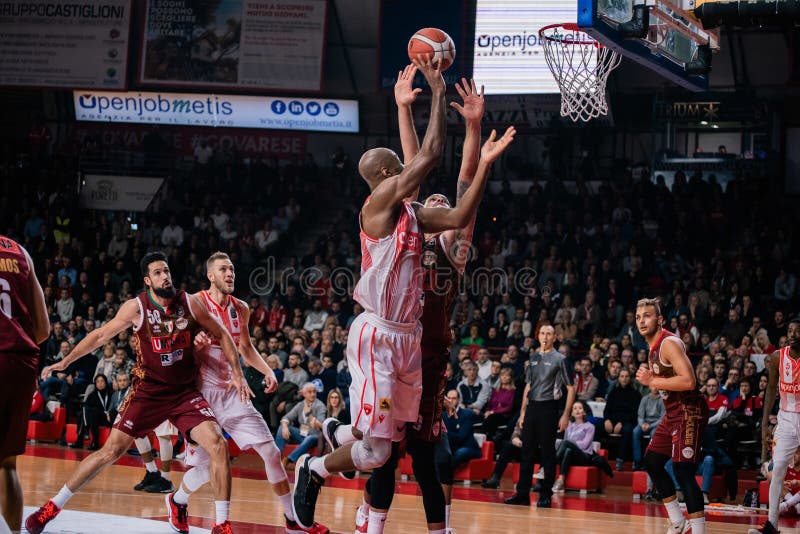 Campeonato Italiano De Basquete a Serie Openjobmetis Varese Vs Umana Reyer  Venezia Foto de Stock Editorial - Imagem de macho, correio: 164157753