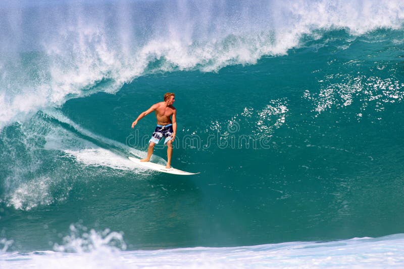 Campeón que practica surf de la tubería de Jamie O'brien