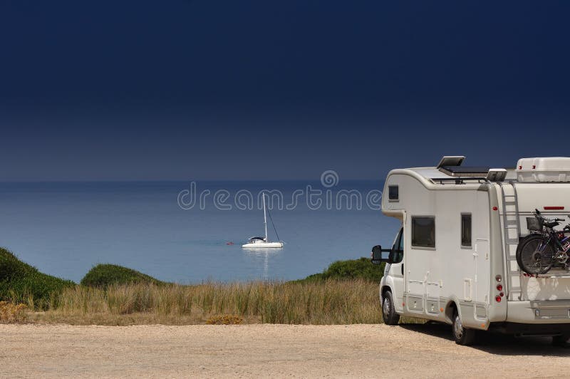 Camping-car sur la plage
