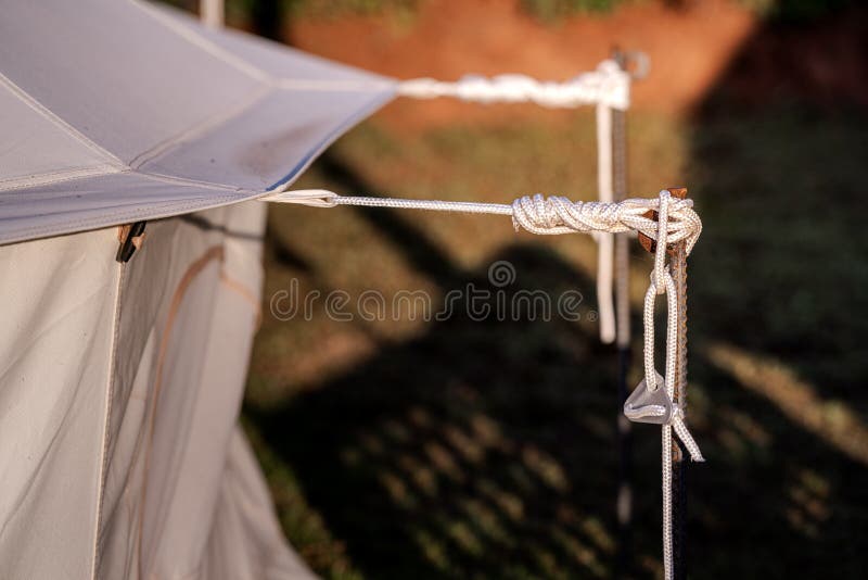 https://thumbs.dreamstime.com/b/camping-tent-canvas-cottage-close-up-rope-knot-anchor-rod-which-part-structure-gear-equipment-recreation-248366073.jpg