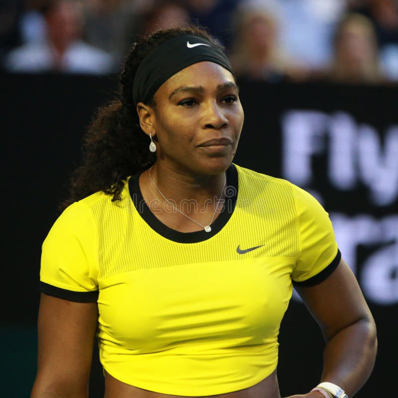 Campione Serena Williams del Grande Slam di venti un volte nell'azione durante la sua partita finale all'Australian Open 2016 fotografia stock libera da diritti Campione Serena Williams del Grande Slam di venti un volte nell'azione durante la sua partita finale all'Australian Open 2016 fotografia stock libera da diritti