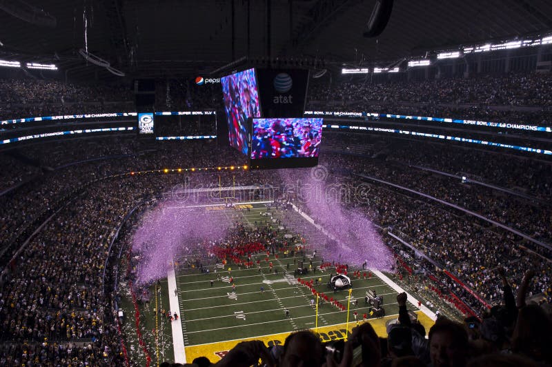 Campioni di gioco del calcio del NFL Superbowl, scoppio dei coriandoli immagine stock libera da diritti Campioni di gioco del calcio del NFL Superbowl, scoppio dei coriandoli immagine stock libera da diritti