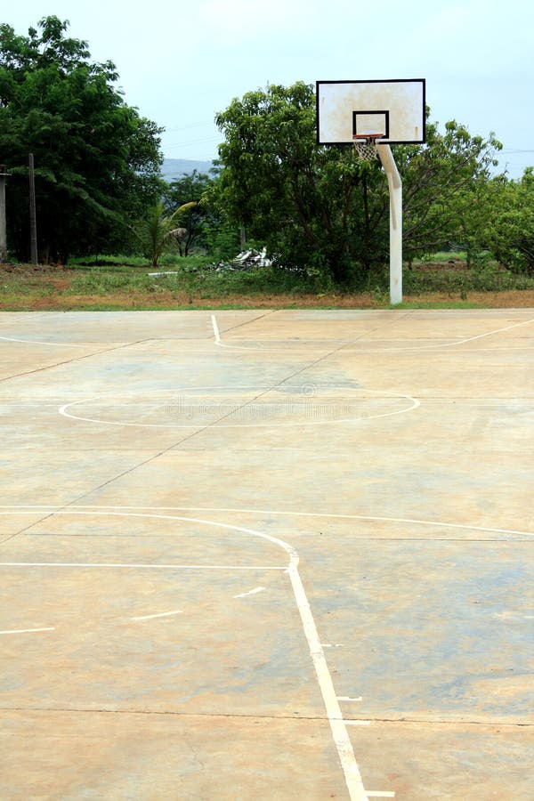 Campo da pallacanestro vuoto fotografie stock Campo da pallacanestro vuoto fotografie stock
