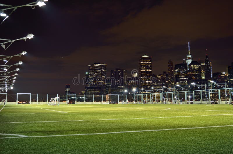Campo Di Calcio Alla Notte, New York Immagine Stock Immagine di sport, nuovo 34990713