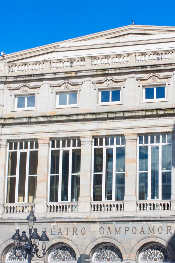 Campoamor-Theater in Oviedo, Asturien, Spanien lizenzfreies stockbild Campoamor-Theater in Oviedo, Asturien, Spanien lizenzfreies stockbild
