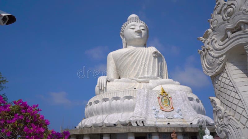 Caméra de sécurité au grand complexe de statue de Bouddha sur l'île de Phuket Concept historique de protection de monuments