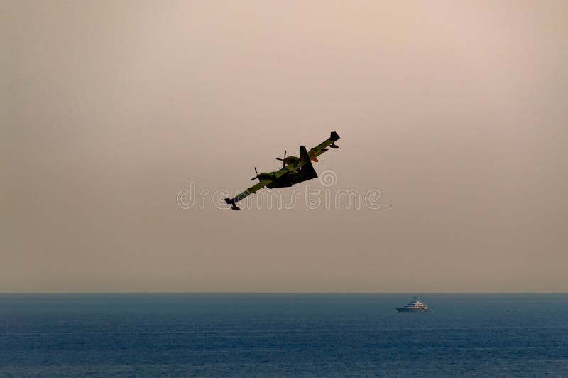 Canadair выходя для полета firefighting стоковые фото Canadair выходя для полета firefighting стоковые фото