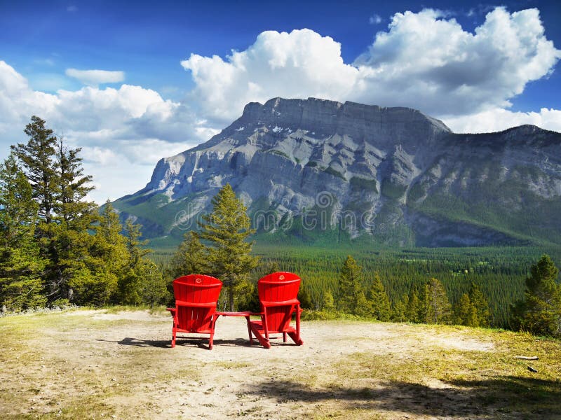 Canadese Rotsachtige Bergen, het Nationale Park van Banff, de Zomervakantie royalty-vrije stock afbeeldingen Canadese Rotsachtige Bergen, het Nationale Park van Banff, de Zomervakantie royalty-vrije stock afbeeldingen