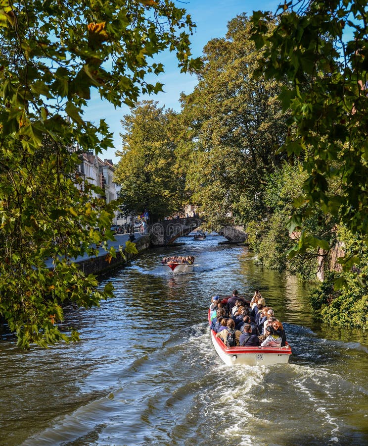 brugge canal boat tour