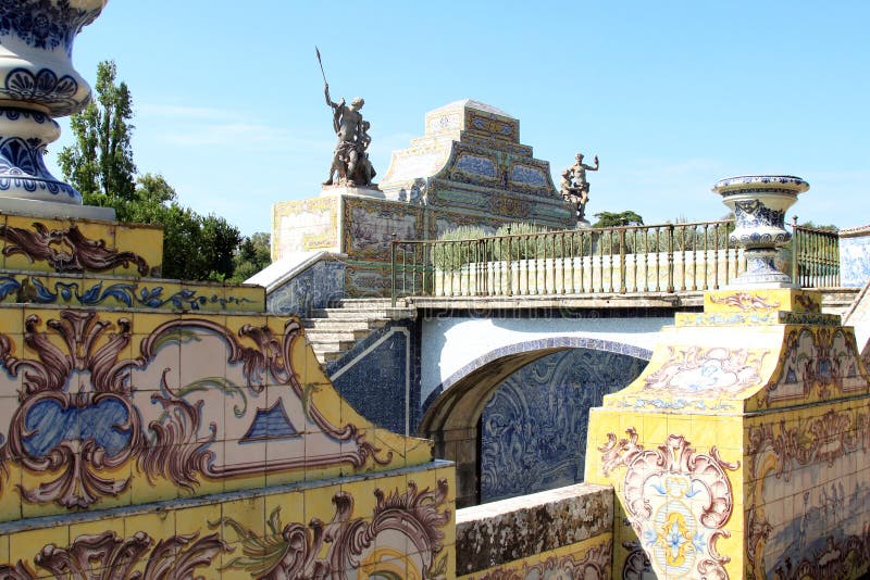 Azulejo Português Nas Escadas Da Catedral Foto de Stock - Imagem de  arquitetura, santo: 18767698