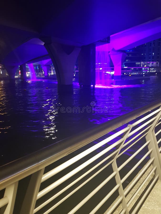 Canal del agua de Dubai imagen de archivo. Imagen de global 136251449