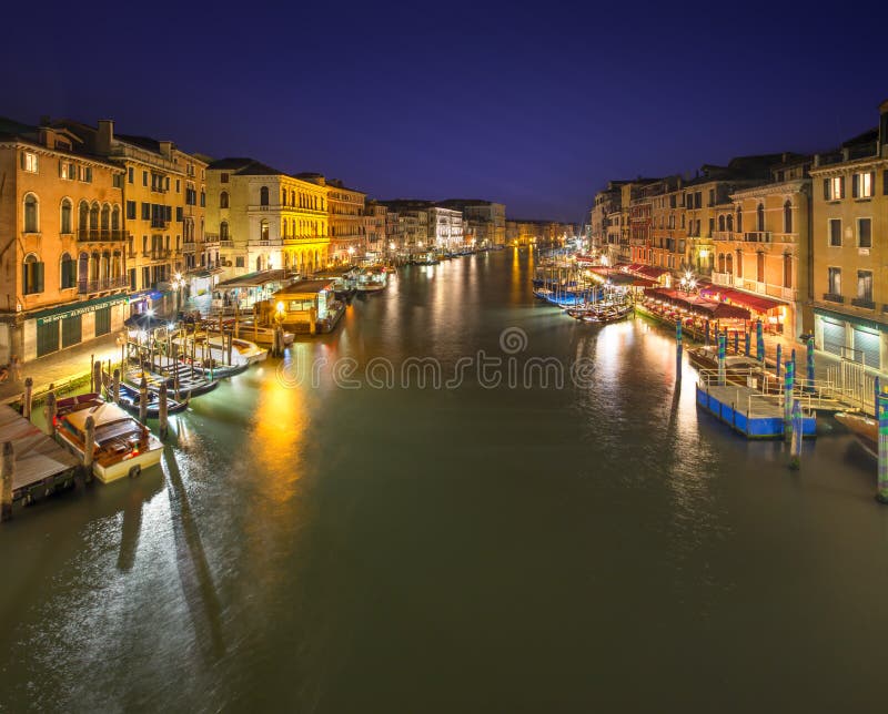 Canal grande na noite, Veneza fotos de stock royalty free Canal grande na noite, Veneza fotos de stock royalty free