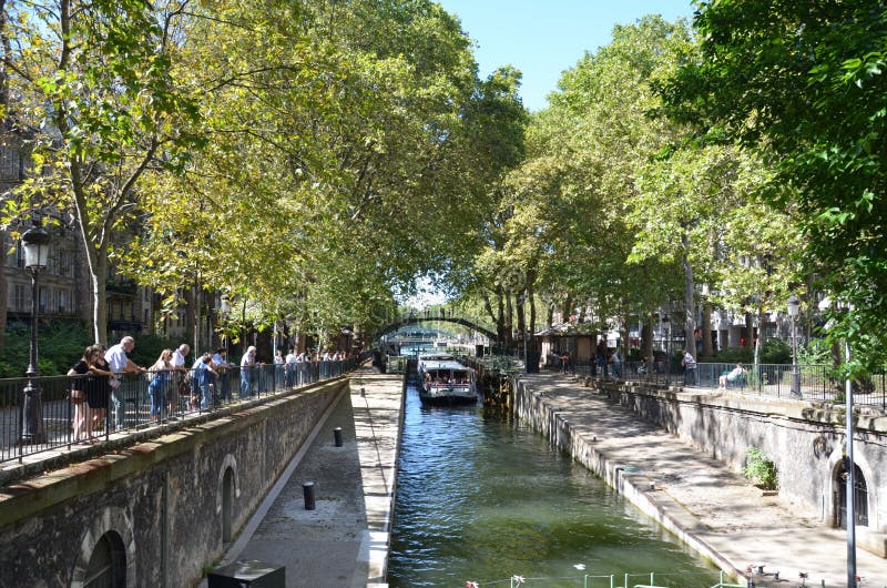 canal-saint-martin-paris-photo-stock-ditorial-image-du-navigation