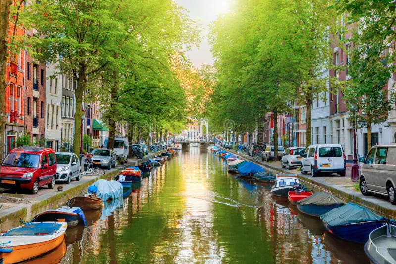 Canal à Amsterdam images libres de droits Canal à Amsterdam images libres de droits