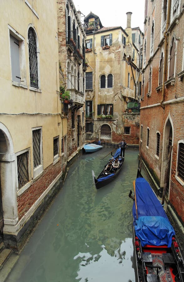 Canale e gondole di Venezia fotografia stock Canale e gondole di Venezia fotografia stock