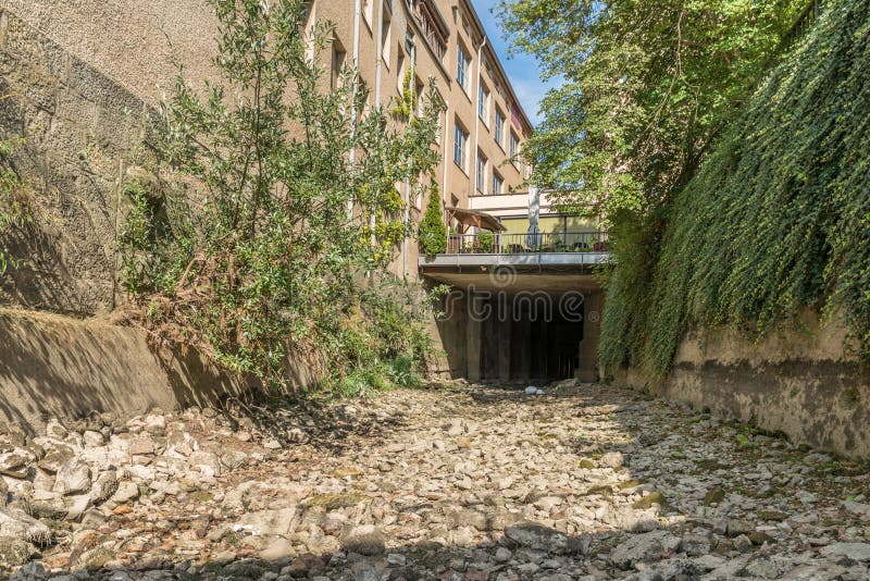Canale idrico asciutto sul Danubio a Regensburg, Germania fotografie stock Canale idrico asciutto sul Danubio a Regensburg, Germania fotografie stock