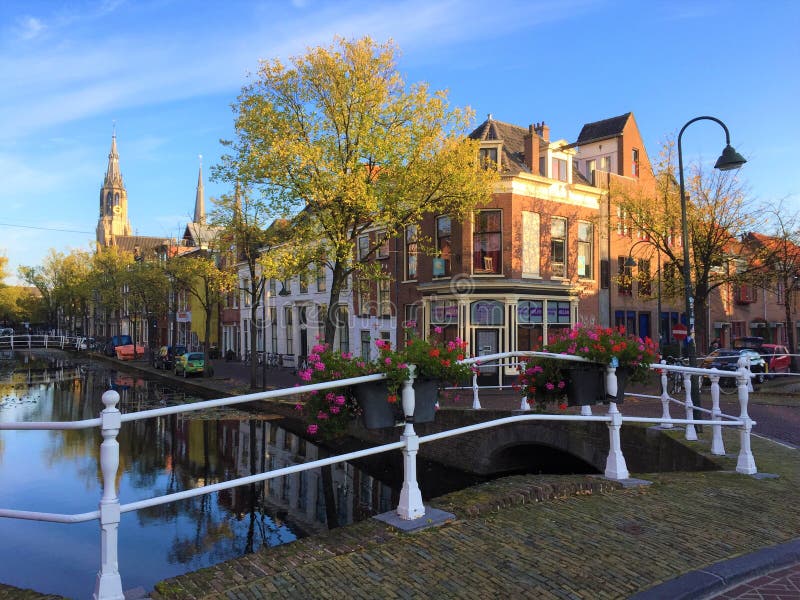 Canales del agua o calles de la cerámica de Delft, Holanda Meridional