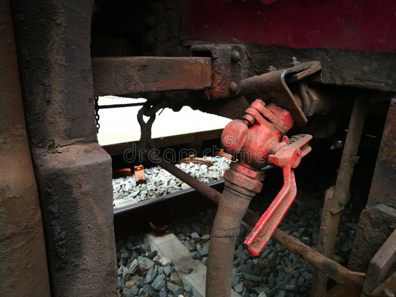 Canalisation entre le train& x27 ; compartiment de s photo libre de droits Canalisation entre le train& x27 ; compartiment de s photo libre de droits