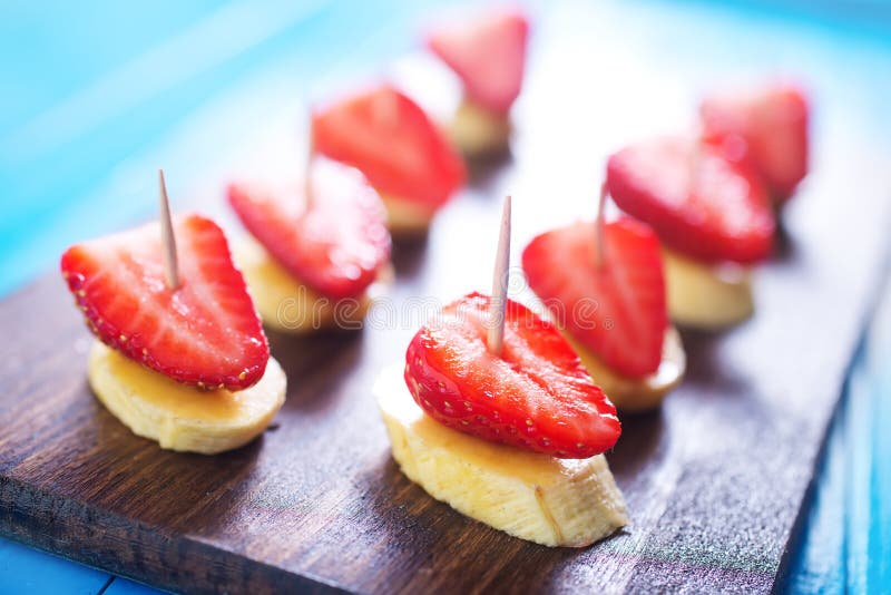 Canape con i frutti fotografia stock Canape con i frutti fotografia stock