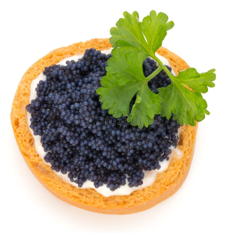Canape con il caviale ed il prezzemolo neri dello storione Isolato sui precedenti bianchi fotografie stock libere da diritti Canape con il caviale ed il prezzemolo neri dello storione Isolato sui precedenti bianchi fotografie stock libere da diritti