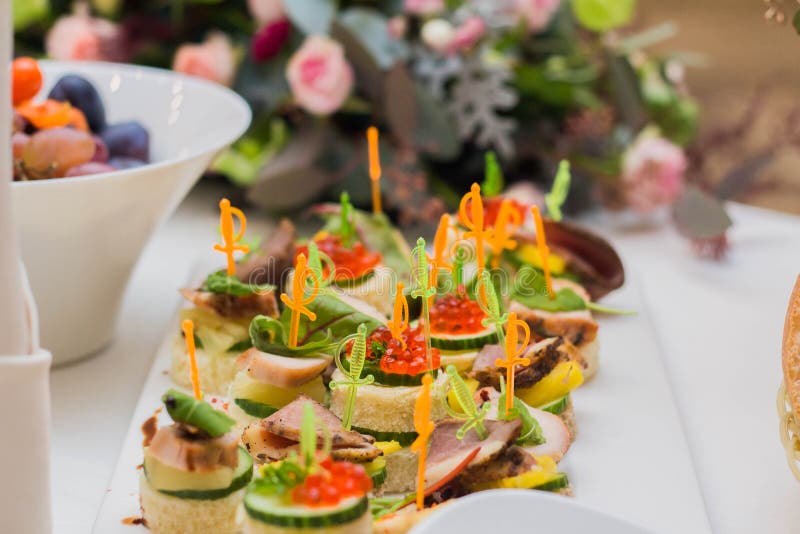 Canape z czerwonym kawiorem zdjęcia royalty free Canape z czerwonym kawiorem zdjęcia royalty free